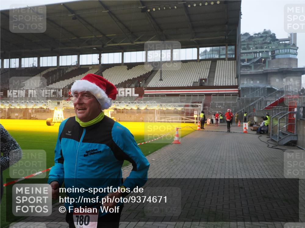 07.12.2025 - St. Pauli X-Mass-Run No. 15 Fabian Wolf http://msf.ph/oto/9374671 07.12.2025 10:01:20 Ziel 780, 783, 801, 1124, 1887, 1892, 2528 meine-sportfotos.de