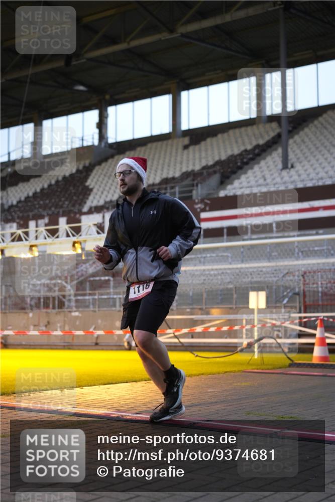 07.12.2025 - St. Pauli X-Mass-Run No. 15 Patografie http://msf.ph/oto/9374681 07.12.2025 09:56:44 Ziel 198, 497, 662, 1116, 1165, 4208, 4209 meine-sportfotos.de