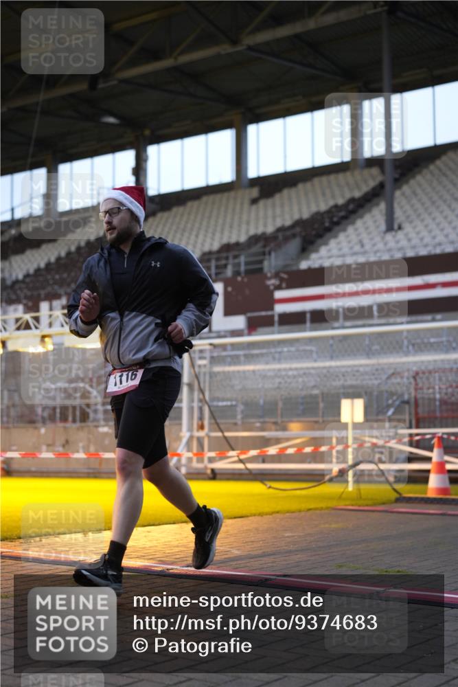 07.12.2025 - St. Pauli X-Mass-Run No. 15 Patografie http://msf.ph/oto/9374683 07.12.2025 09:56:45 Ziel 198, 497, 662, 1116, 1165, 2861, 4208, 4209 meine-sportfotos.de