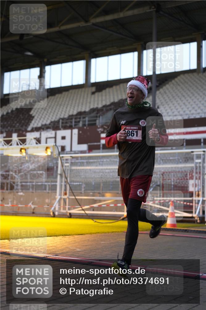 07.12.2025 - St. Pauli X-Mass-Run No. 15 Patografie http://msf.ph/oto/9374691 07.12.2025 09:56:50 Ziel 198, 497, 662, 1116, 1165, 2861, 4208, 4209 meine-sportfotos.de