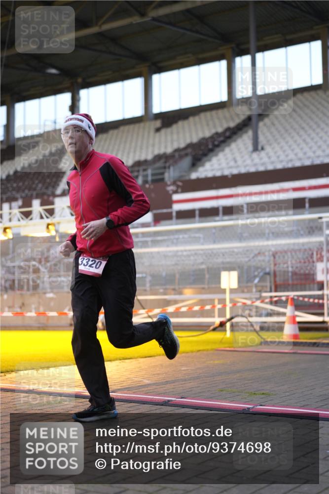 07.12.2025 - St. Pauli X-Mass-Run No. 15 Patografie http://msf.ph/oto/9374698 07.12.2025 09:57:03 Ziel 497, 2861, 3320 meine-sportfotos.de