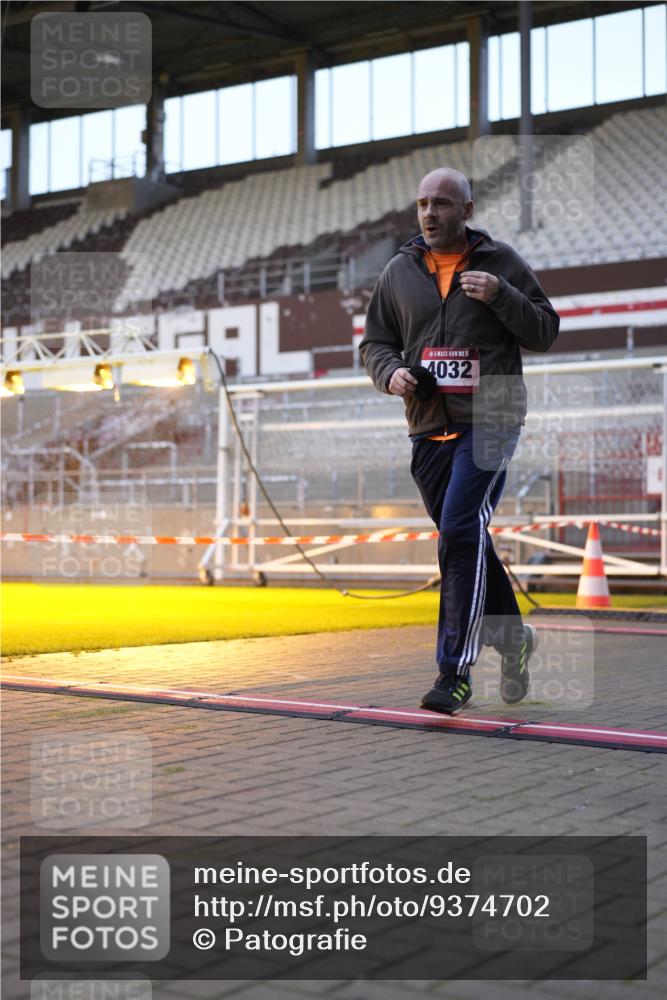 07.12.2025 - St. Pauli X-Mass-Run No. 15 Patografie http://msf.ph/oto/9374702 07.12.2025 09:57:09 Ziel 3320, 4032 meine-sportfotos.de
