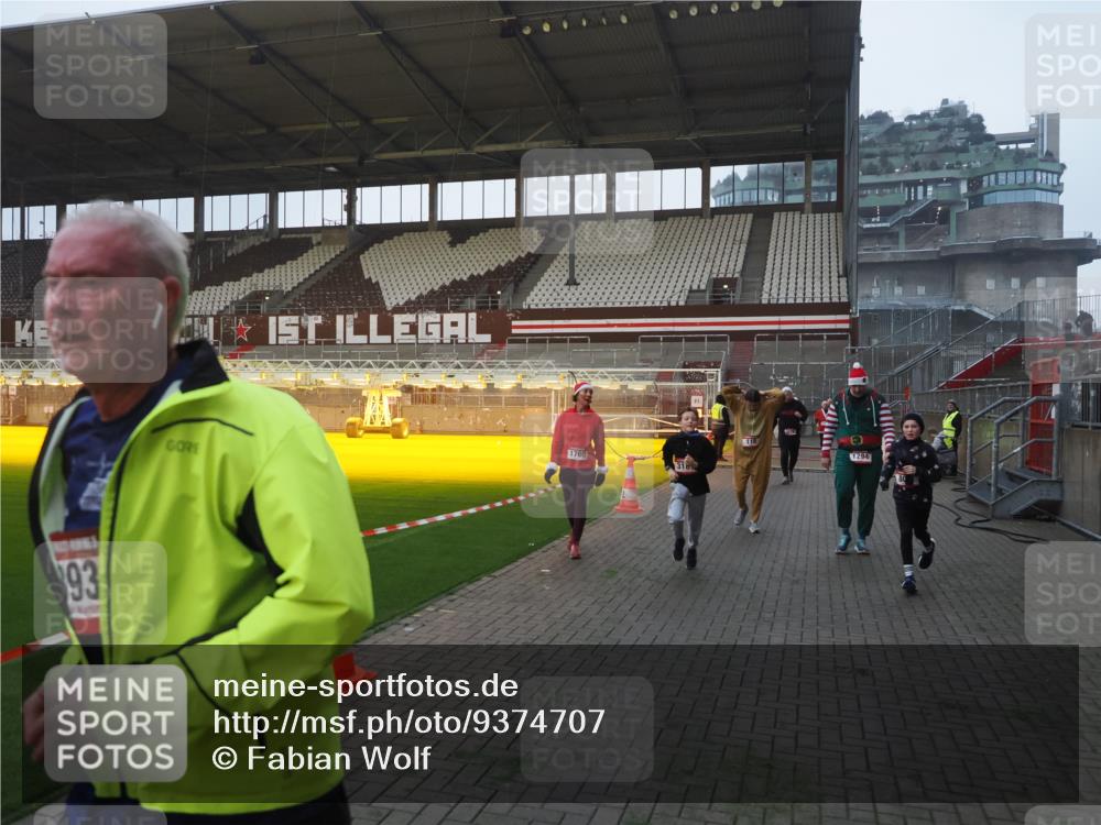 07.12.2025 - St. Pauli X-Mass-Run No. 15 Fabian Wolf http://msf.ph/oto/9374707 07.12.2025 10:01:30 Ziel 118, 393, 780, 783, 804, 1124, 1294, 1760, 3187, 3878 meine-sportfotos.de