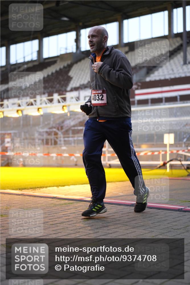 07.12.2025 - St. Pauli X-Mass-Run No. 15 Patografie http://msf.ph/oto/9374708 07.12.2025 09:57:10 Ziel 3320, 4032 meine-sportfotos.de