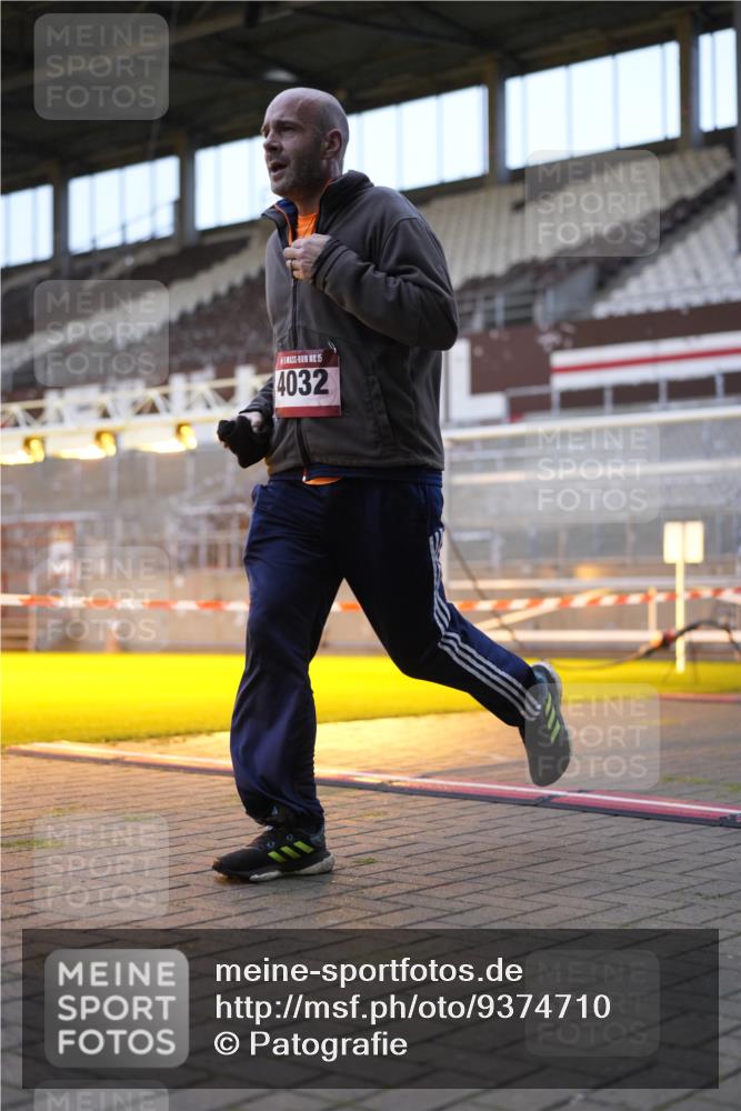 07.12.2025 - St. Pauli X-Mass-Run No. 15 Patografie http://msf.ph/oto/9374710 07.12.2025 09:57:10 Ziel 3320, 4032 meine-sportfotos.de