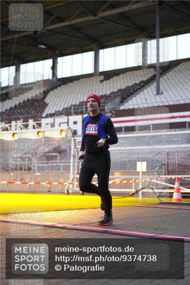 07.12.2025 - St. Pauli X-Mass-Run No. 15 Patografie http://msf.ph/oto/9374738 07.12.2025 09:58:11 Ziel 1633, 1774, 3405, 3515 meine-sportfotos.de