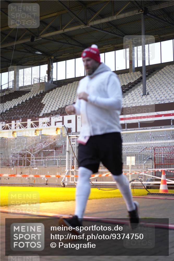 07.12.2025 - St. Pauli X-Mass-Run No. 15 Patografie http://msf.ph/oto/9374750 07.12.2025 09:58:15 Ziel 238, 261, 1173, 1633, 1774, 2205, 3405, 3515, 4206 meine-sportfotos.de