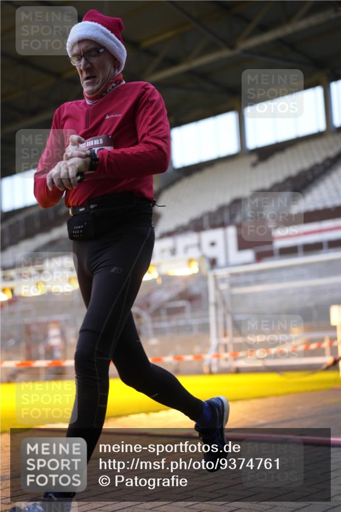 07.12.2025 - St. Pauli X-Mass-Run No. 15 Patografie http://msf.ph/oto/9374761 07.12.2025 09:58:19 Ziel 238, 261, 1173, 1633, 1774, 2205, 3515, 4031, 4206 meine-sportfotos.de