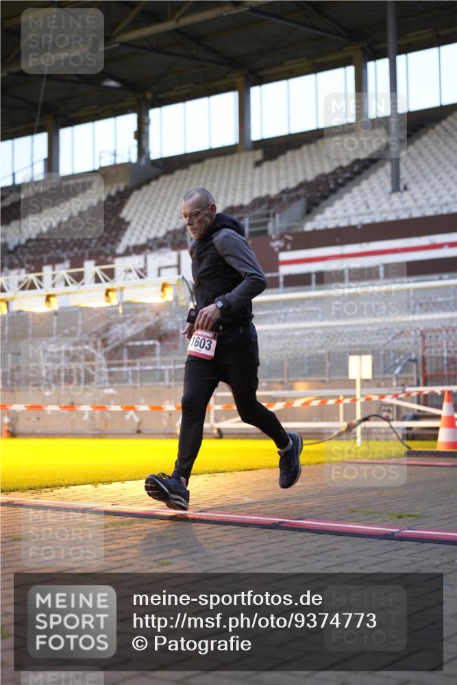 07.12.2025 - St. Pauli X-Mass-Run No. 15 Patografie http://msf.ph/oto/9374773 07.12.2025 09:58:27 Ziel 238, 261, 483, 532, 1003, 1173, 1528, 1603, 1633, 1774, 2205, 3515, 4031, 4206 meine-sportfotos.de