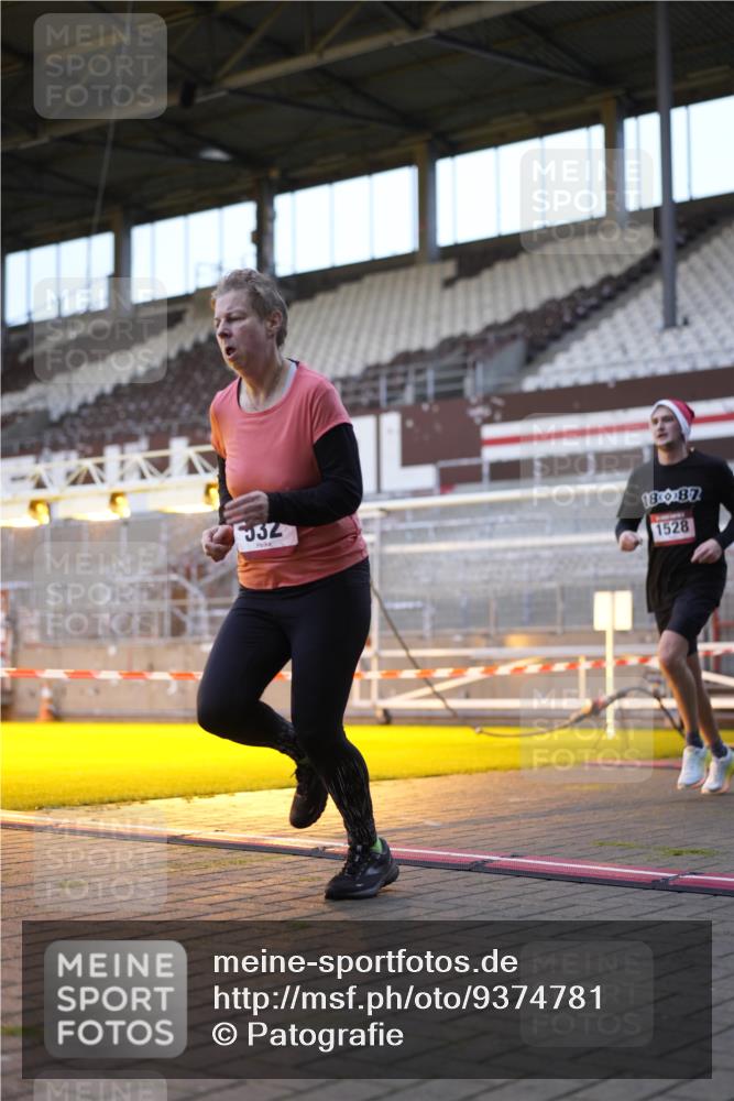 07.12.2025 - St. Pauli X-Mass-Run No. 15 Patografie http://msf.ph/oto/9374781 07.12.2025 09:58:30 Ziel 238, 261, 483, 532, 1003, 1115, 1173, 1528, 1603, 1782, 1785, 2205, 2392, 3308, 4031, 4206 meine-sportfotos.de