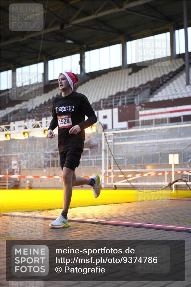 07.12.2025 - St. Pauli X-Mass-Run No. 15 Patografie http://msf.ph/oto/9374786 07.12.2025 09:58:31 Ziel 238, 261, 483, 532, 1003, 1115, 1173, 1528, 1603, 1782, 1785, 2205, 2392, 3308, 4031, 4206 meine-sportfotos.de