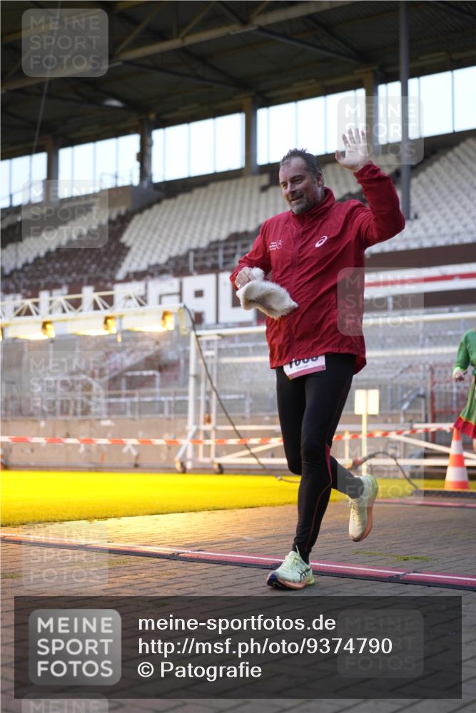 07.12.2025 - St. Pauli X-Mass-Run No. 15 Patografie http://msf.ph/oto/9374790 07.12.2025 09:58:32 Ziel 238, 261, 483, 532, 1003, 1115, 1173, 1528, 1603, 1782, 1785, 2205, 2392, 3308, 4031, 4206 meine-sportfotos.de
