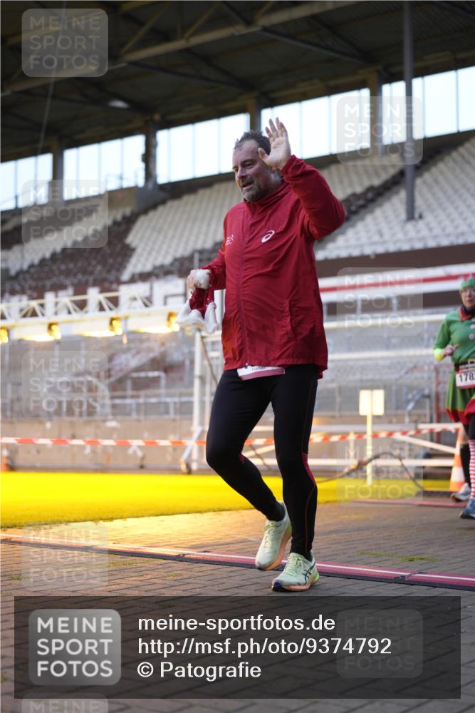 07.12.2025 - St. Pauli X-Mass-Run No. 15 Patografie http://msf.ph/oto/9374792 07.12.2025 09:58:32 Ziel 238, 261, 483, 532, 1003, 1115, 1173, 1528, 1603, 1782, 1785, 2205, 2392, 3308, 4031, 4206 meine-sportfotos.de