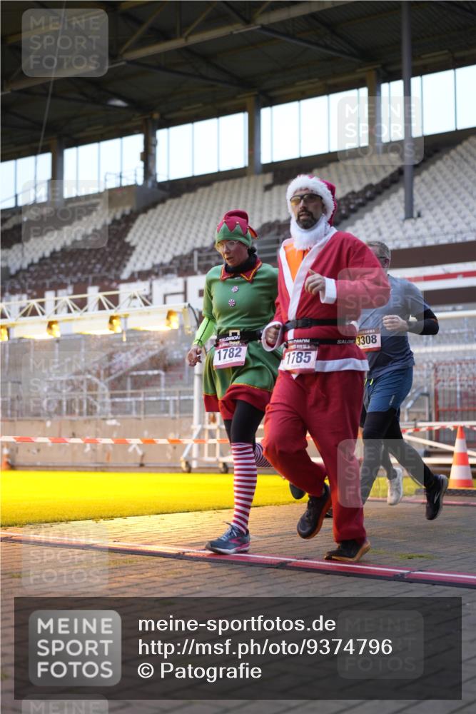 07.12.2025 - St. Pauli X-Mass-Run No. 15 Patografie http://msf.ph/oto/9374796 07.12.2025 09:58:33 Ziel 238, 261, 483, 532, 1003, 1115, 1173, 1528, 1542, 1603, 1782, 1785, 2392, 3308, 4031, 4206 meine-sportfotos.de