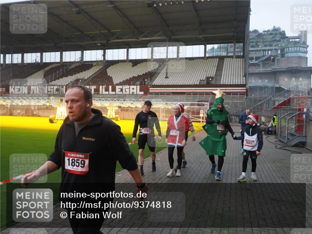07.12.2025 - St. Pauli X-Mass-Run No. 15 Fabian Wolf http://msf.ph/oto/9374818 07.12.2025 10:01:48 Ziel 959, 1724, 1859, 2167, 2681, 3580, 3582, 3629 meine-sportfotos.de