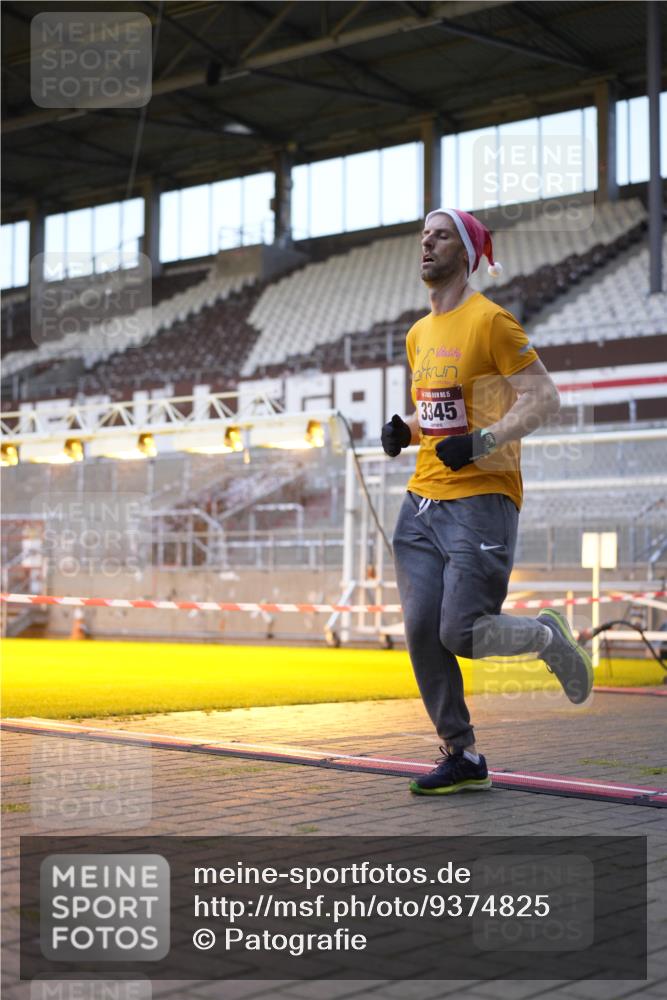 07.12.2025 - St. Pauli X-Mass-Run No. 15 Patografie http://msf.ph/oto/9374825 07.12.2025 09:58:59 Ziel 2529, 3147, 3345 meine-sportfotos.de