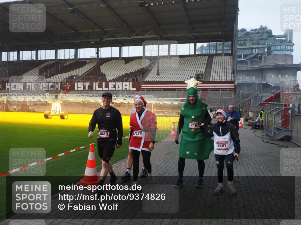 07.12.2025 - St. Pauli X-Mass-Run No. 15 Fabian Wolf http://msf.ph/oto/9374826 07.12.2025 10:01:49 Ziel 959, 1724, 1859, 2167, 2681, 3580, 3582, 3629 meine-sportfotos.de