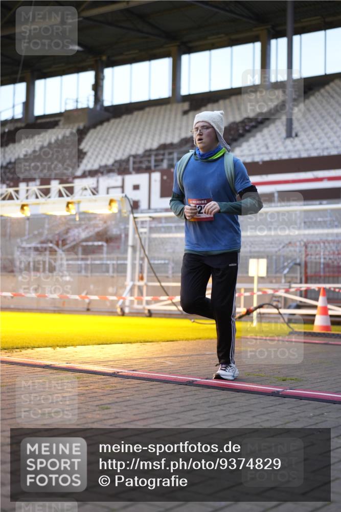 07.12.2025 - St. Pauli X-Mass-Run No. 15 Patografie http://msf.ph/oto/9374829 07.12.2025 09:59:01 Ziel 2529, 3147, 3345 meine-sportfotos.de