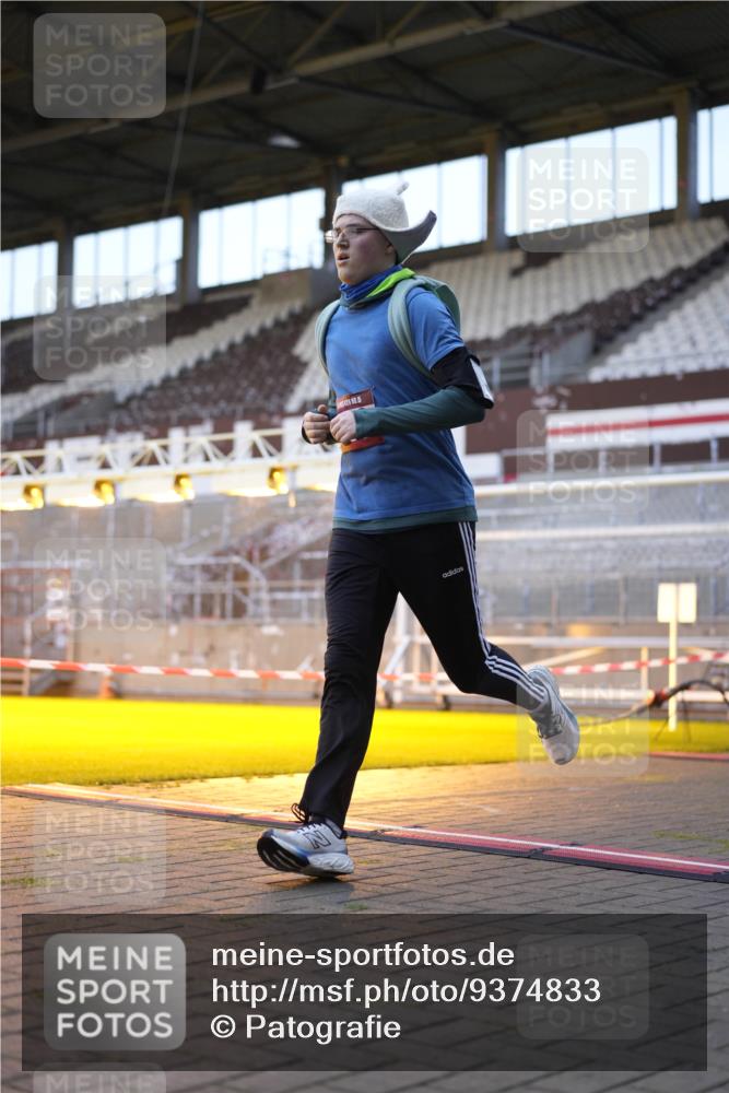 07.12.2025 - St. Pauli X-Mass-Run No. 15 Patografie http://msf.ph/oto/9374833 07.12.2025 09:59:01 Ziel 2529, 3147, 3345 meine-sportfotos.de