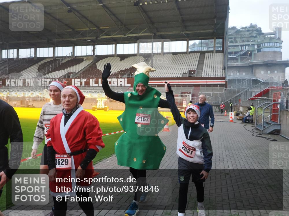 07.12.2025 - St. Pauli X-Mass-Run No. 15 Fabian Wolf http://msf.ph/oto/9374846 07.12.2025 10:01:51 Ziel 959, 1724, 1859, 2167, 2681, 3580, 3582, 3629 meine-sportfotos.de