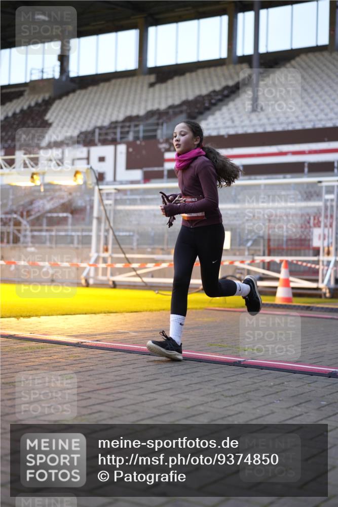 07.12.2025 - St. Pauli X-Mass-Run No. 15 Patografie http://msf.ph/oto/9374850 07.12.2025 09:59:17 Ziel 939, 1120, 2204, 2207, 2657 meine-sportfotos.de