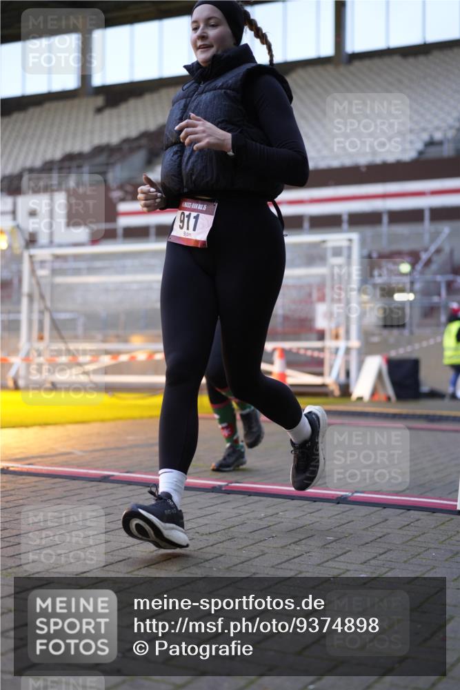 07.12.2025 - St. Pauli X-Mass-Run No. 15 Patografie http://msf.ph/oto/9374898 07.12.2025 09:59:35 Ziel 488, 910, 911, 961, 1763, 2186, 2204, 3513, 4029, 4051, 4052, 4465 meine-sportfotos.de