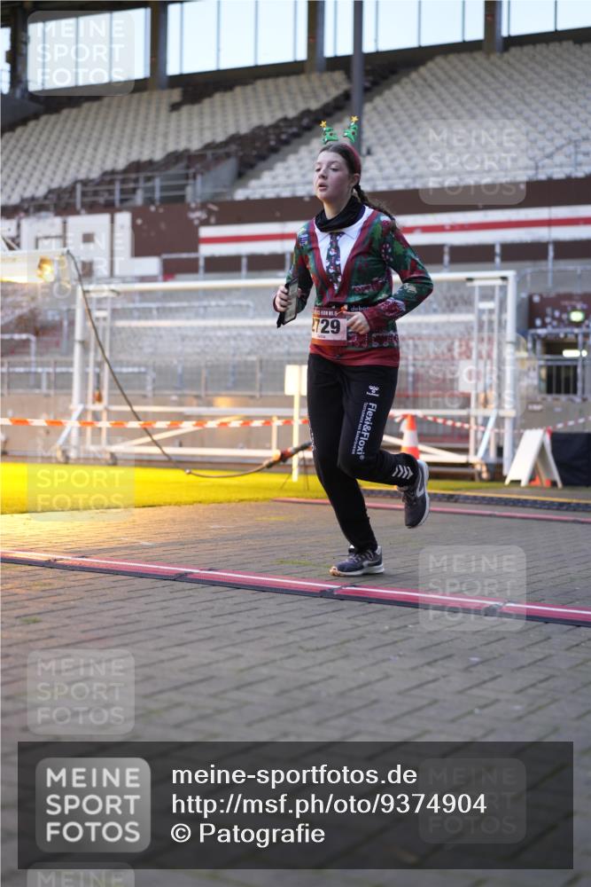 07.12.2025 - St. Pauli X-Mass-Run No. 15 Patografie http://msf.ph/oto/9374904 07.12.2025 09:59:42 Ziel 488, 910, 911, 934, 1112, 1763, 2186, 2729, 2964, 3513, 4051, 4052, 4465 meine-sportfotos.de