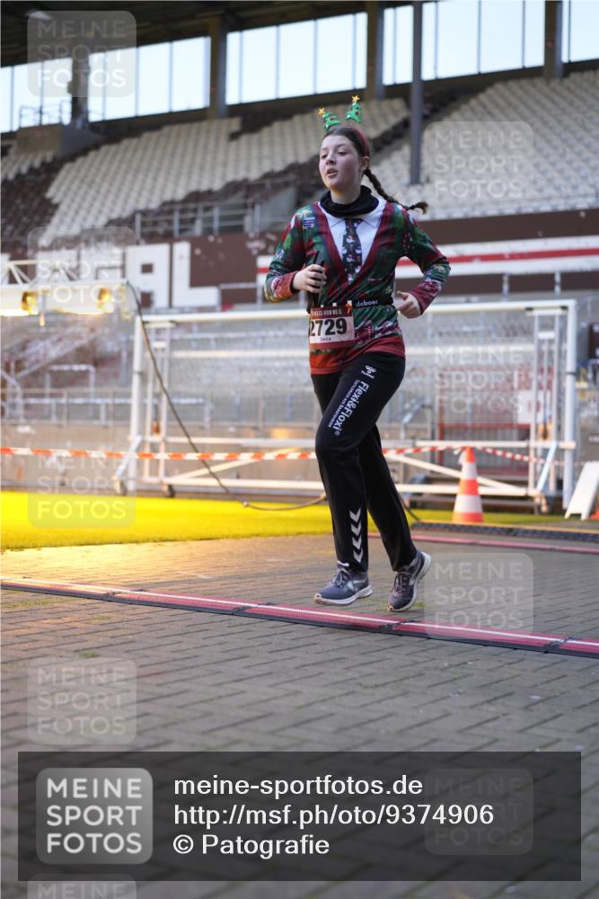 07.12.2025 - St. Pauli X-Mass-Run No. 15 Patografie http://msf.ph/oto/9374906 07.12.2025 09:59:42 Ziel 488, 910, 911, 934, 1112, 1763, 2186, 2729, 2964, 3513, 4051, 4052, 4465 meine-sportfotos.de