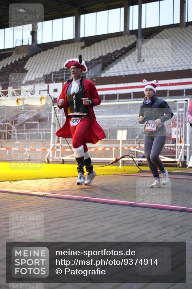 07.12.2025 - St. Pauli X-Mass-Run No. 15 Patografie http://msf.ph/oto/9374914 07.12.2025 09:59:44 Ziel 488, 910, 911, 934, 1112, 1763, 2186, 2729, 2964, 3513, 4051, 4052, 4465 meine-sportfotos.de