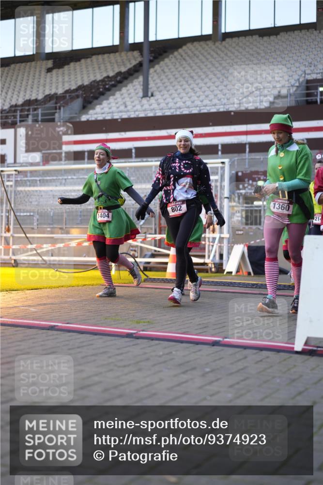 07.12.2025 - St. Pauli X-Mass-Run No. 15 Patografie http://msf.ph/oto/9374923 07.12.2025 09:59:59 Ziel 802, 934, 1112, 1333, 1354, 1360, 1404, 2140, 2141, 2964 meine-sportfotos.de