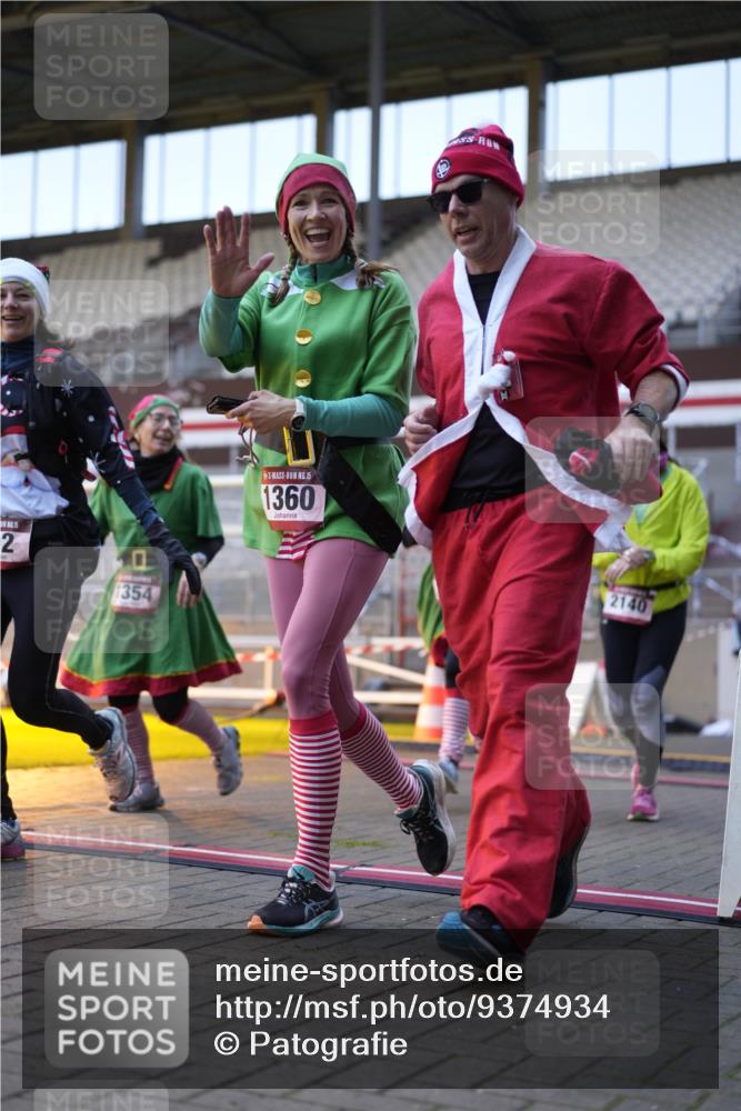 07.12.2025 - St. Pauli X-Mass-Run No. 15 Patografie http://msf.ph/oto/9374934 07.12.2025 10:00:00 Ziel 802, 1112, 1333, 1354, 1360, 1404, 2140, 2141, 2964 meine-sportfotos.de