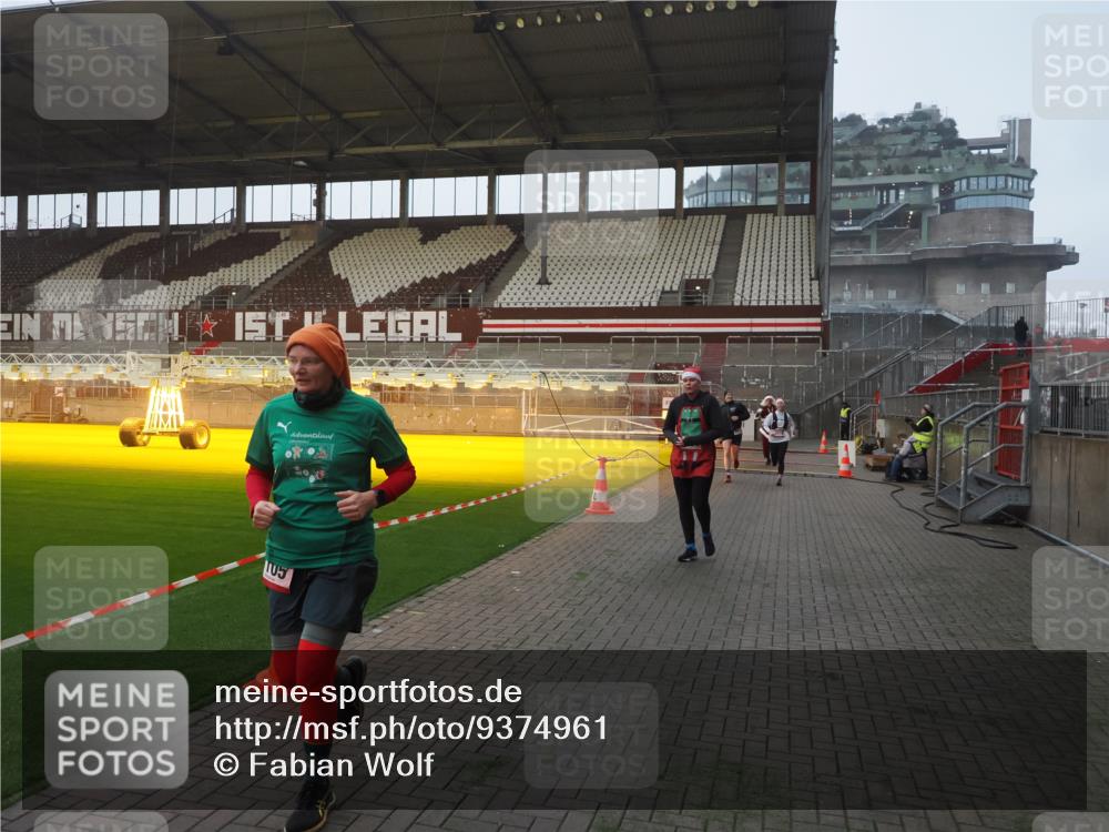07.12.2025 - St. Pauli X-Mass-Run No. 15 Fabian Wolf http://msf.ph/oto/9374961 07.12.2025 10:02:33 Ziel 63, 304, 1105, 1828, 1829, 2510, 2514, 2604, 2908, 2923 meine-sportfotos.de
