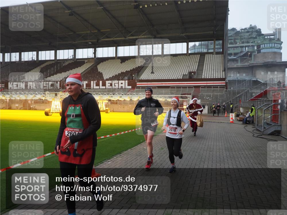 07.12.2025 - St. Pauli X-Mass-Run No. 15 Fabian Wolf http://msf.ph/oto/9374977 07.12.2025 10:02:37 Ziel 63, 304, 1105, 1828, 1829, 2510, 2514, 2604, 2908 meine-sportfotos.de