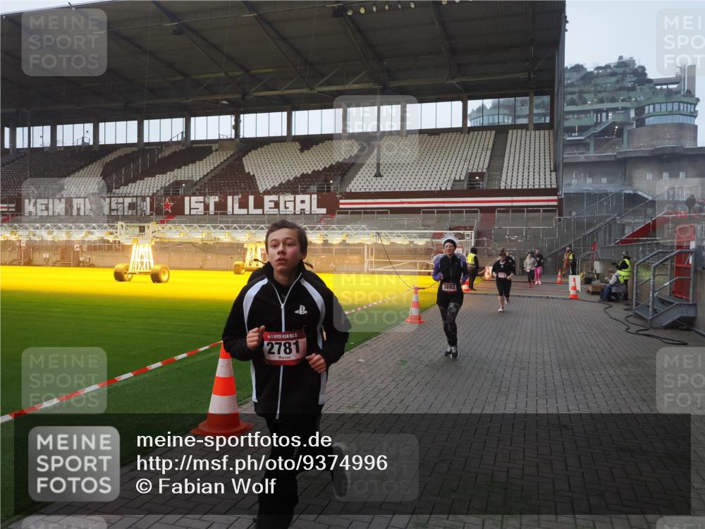 07.12.2025 - St. Pauli X-Mass-Run No. 15 Fabian Wolf http://msf.ph/oto/9374996 07.12.2025 10:02:46 Ziel 918, 1314, 2510, 2514, 2780, 2781, 2908, 3518, 3892 meine-sportfotos.de