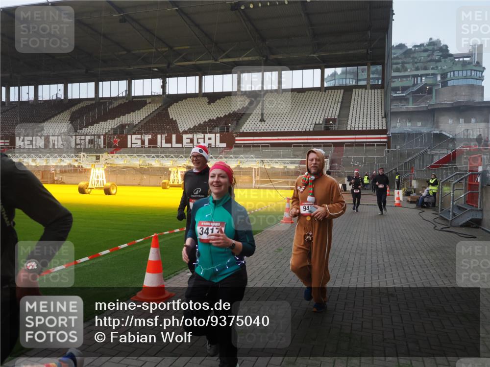 07.12.2025 - St. Pauli X-Mass-Run No. 15 Fabian Wolf http://msf.ph/oto/9375040 07.12.2025 10:03:01 Ziel 177, 442, 443, 885, 918, 936, 943, 956, 1314, 2505, 3284, 3417, 3518 meine-sportfotos.de