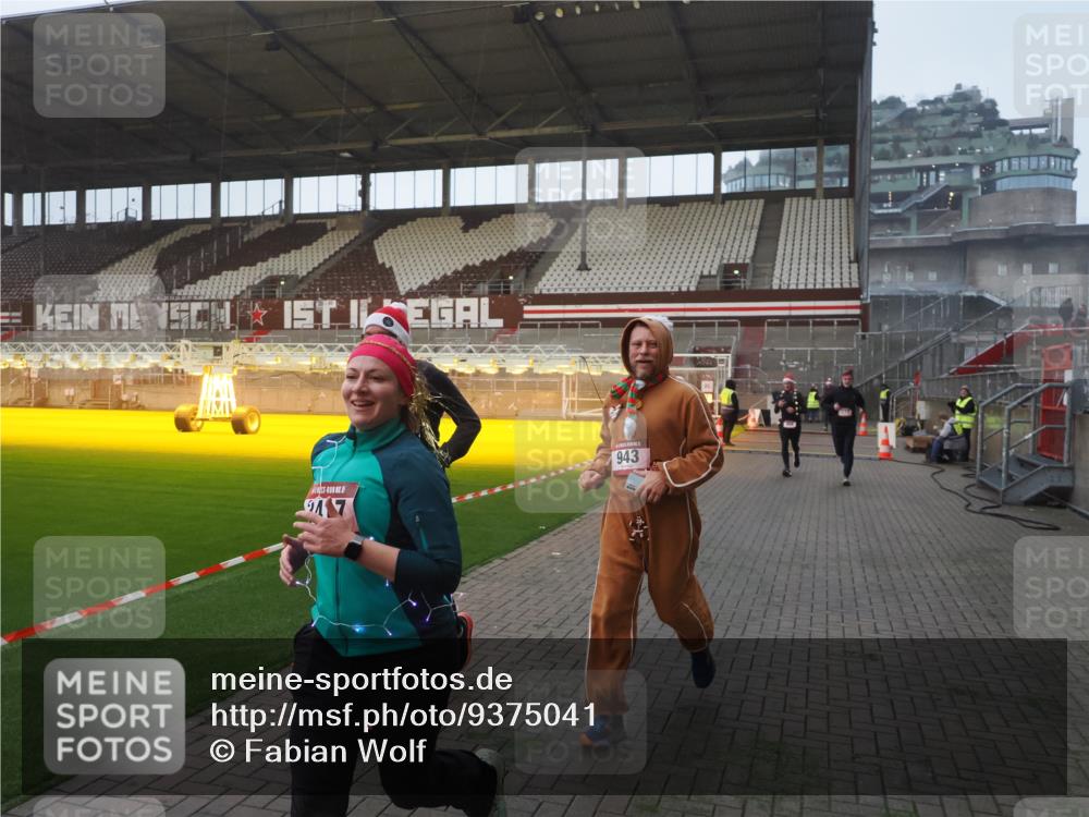 07.12.2025 - St. Pauli X-Mass-Run No. 15 Fabian Wolf http://msf.ph/oto/9375041 07.12.2025 10:03:01 Ziel 177, 442, 443, 885, 918, 936, 943, 956, 1314, 2505, 3284, 3417, 3518 meine-sportfotos.de