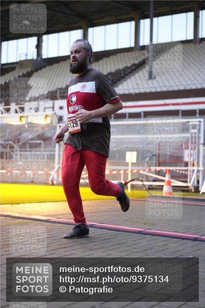 07.12.2025 - St. Pauli X-Mass-Run No. 15 Patografie http://msf.ph/oto/9375134 07.12.2025 10:00:06 Ziel 802, 1333, 1354, 1360, 1404, 2140, 2141, 4129 meine-sportfotos.de