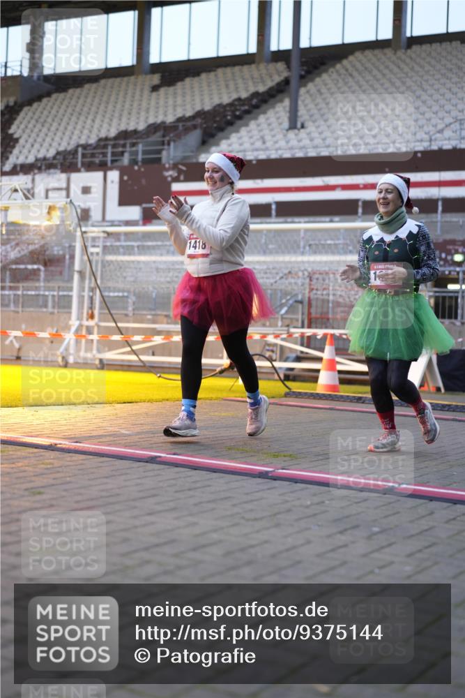 07.12.2025 - St. Pauli X-Mass-Run No. 15 Patografie http://msf.ph/oto/9375144 07.12.2025 10:00:26 Ziel 855, 1418, 1976, 3336 meine-sportfotos.de