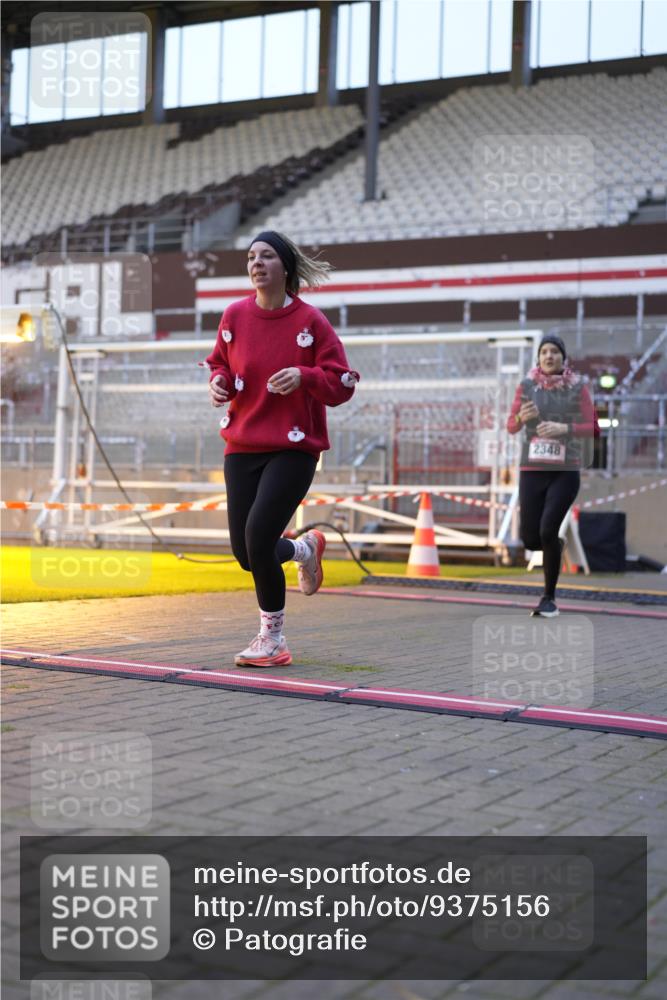 07.12.2025 - St. Pauli X-Mass-Run No. 15 Patografie http://msf.ph/oto/9375156 07.12.2025 10:00:31 Ziel 855, 1418, 1976, 2348, 3336 meine-sportfotos.de
