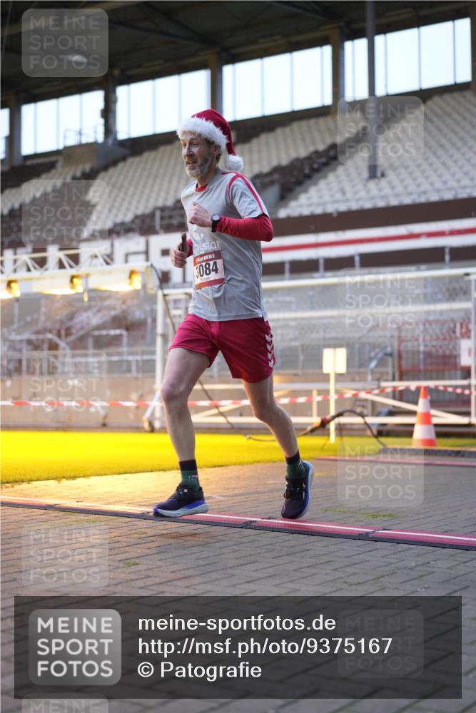 07.12.2025 - St. Pauli X-Mass-Run No. 15 Patografie http://msf.ph/oto/9375167 07.12.2025 10:00:39 Ziel 855, 1418, 1976, 2348, 3084 meine-sportfotos.de
