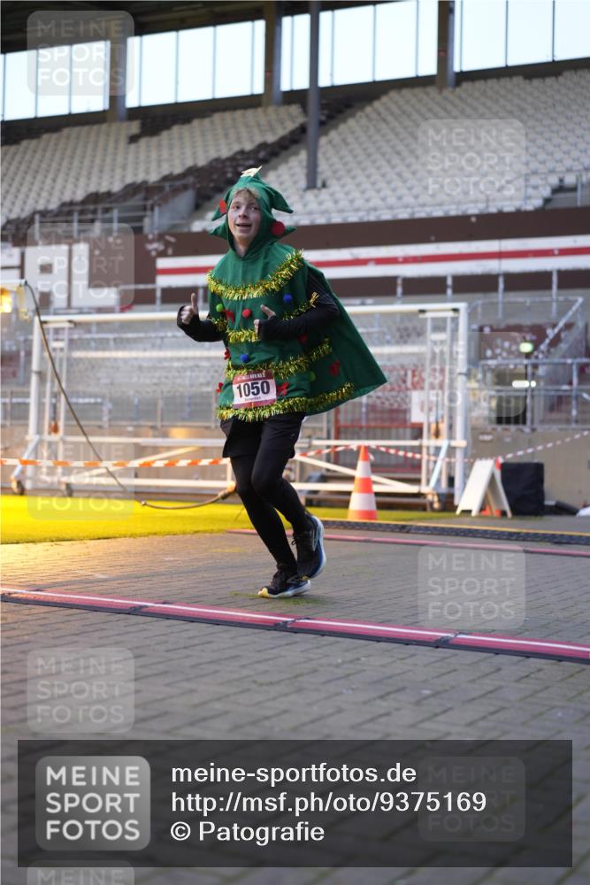 07.12.2025 - St. Pauli X-Mass-Run No. 15 Patografie http://msf.ph/oto/9375169 07.12.2025 10:00:48 Ziel 1050, 2378, 3084 meine-sportfotos.de