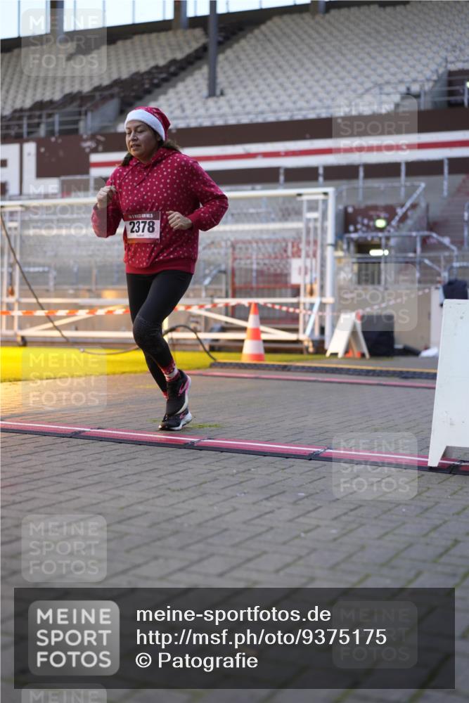 07.12.2025 - St. Pauli X-Mass-Run No. 15 Patografie http://msf.ph/oto/9375175 07.12.2025 10:00:53 Ziel 1050, 2378, 3084 meine-sportfotos.de