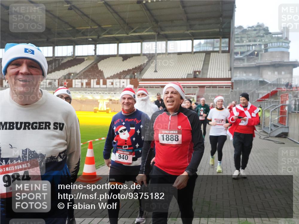 07.12.2025 - St. Pauli X-Mass-Run No. 15 Fabian Wolf http://msf.ph/oto/9375182 07.12.2025 10:03:40 Ziel 185, 213, 214, 358, 399, 940, 984, 1023, 1263, 1264, 1307, 1394, 1425, 1484, 1486, 1506, 1888, 2002, 2366, 2380, 3334, 3734, 4193, 4239, 4660, 4667, 4679, 4680 meine-sportfotos.de