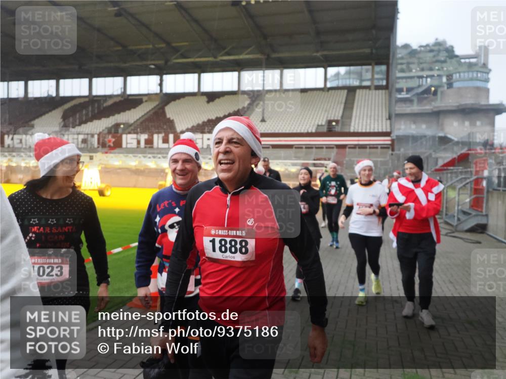 07.12.2025 - St. Pauli X-Mass-Run No. 15 Fabian Wolf http://msf.ph/oto/9375186 07.12.2025 10:03:40 Ziel 185, 213, 214, 358, 399, 940, 984, 1023, 1263, 1264, 1307, 1394, 1425, 1484, 1486, 1506, 1888, 2002, 2366, 2380, 3334, 3734, 4193, 4239, 4660, 4667, 4679, 4680 meine-sportfotos.de
