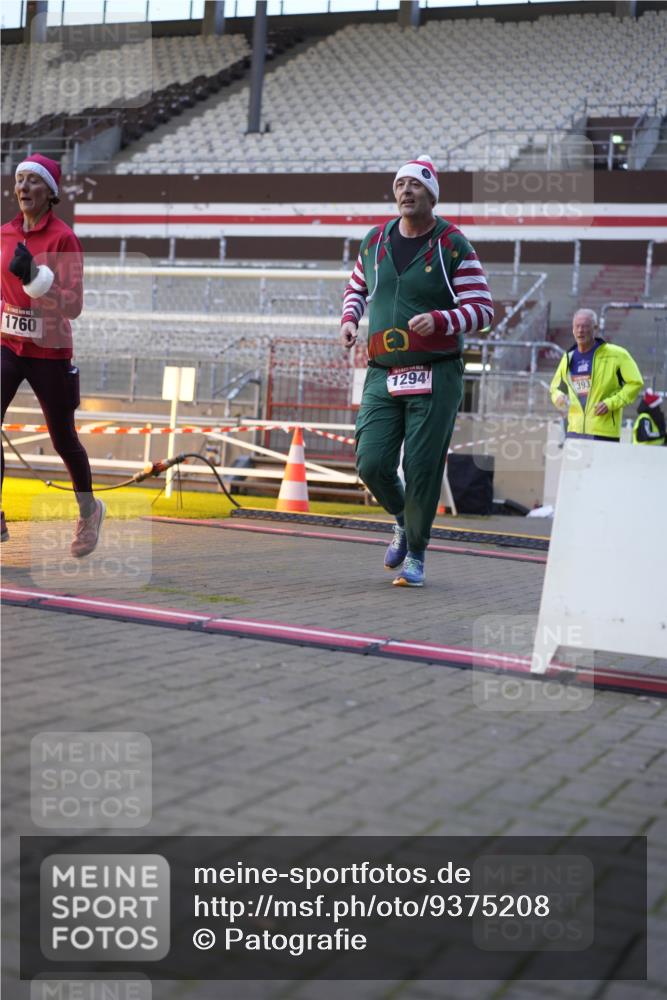 07.12.2025 - St. Pauli X-Mass-Run No. 15 Patografie http://msf.ph/oto/9375208 07.12.2025 10:01:21 Ziel 118, 393, 780, 783, 1124, 1294, 1760, 2528, 3187 meine-sportfotos.de