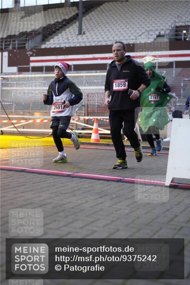 07.12.2025 - St. Pauli X-Mass-Run No. 15 Patografie http://msf.ph/oto/9375242 07.12.2025 10:01:35 Ziel 118, 393, 804, 959, 1294, 1724, 1760, 1859, 2167, 2681, 3187, 3580, 3582, 3629, 3878 meine-sportfotos.de