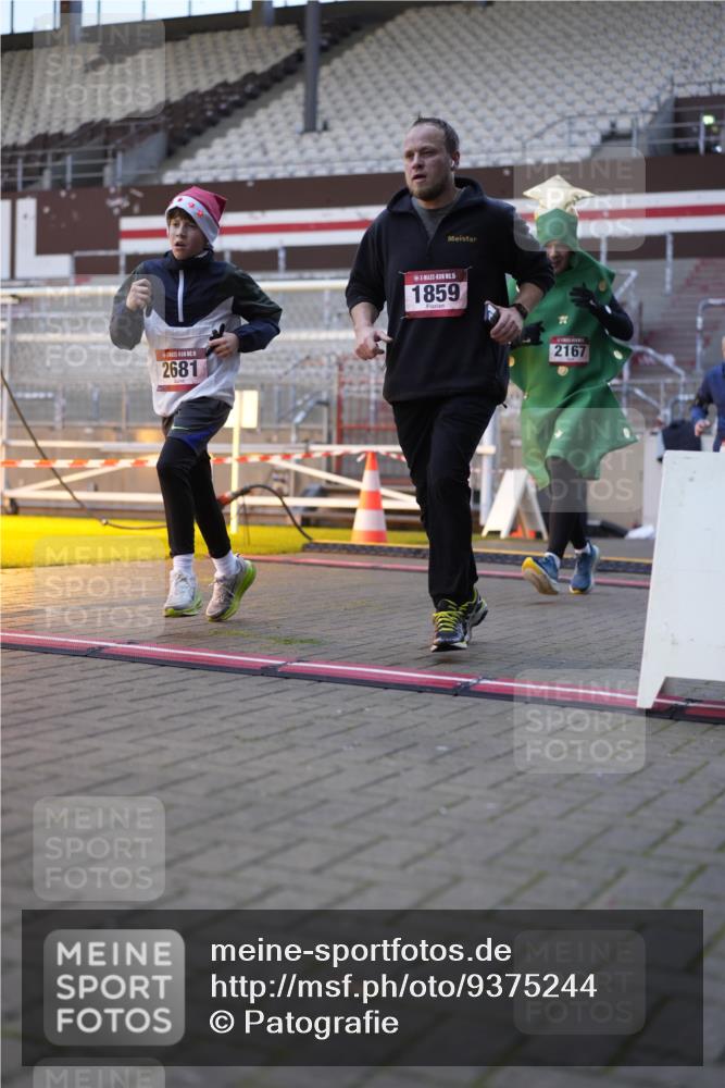 07.12.2025 - St. Pauli X-Mass-Run No. 15 Patografie http://msf.ph/oto/9375244 07.12.2025 10:01:35 Ziel 118, 393, 804, 959, 1294, 1724, 1760, 1859, 2167, 2681, 3187, 3580, 3582, 3629, 3878 meine-sportfotos.de