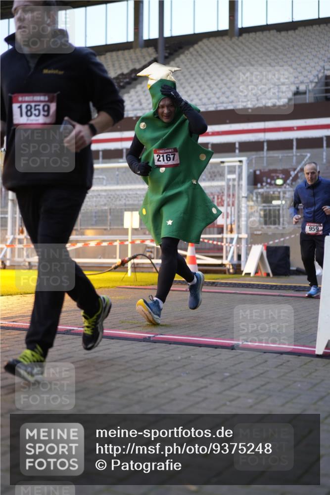 07.12.2025 - St. Pauli X-Mass-Run No. 15 Patografie http://msf.ph/oto/9375248 07.12.2025 10:01:36 Ziel 118, 393, 804, 959, 1294, 1724, 1760, 1859, 2167, 2681, 3187, 3580, 3582, 3629, 3878 meine-sportfotos.de