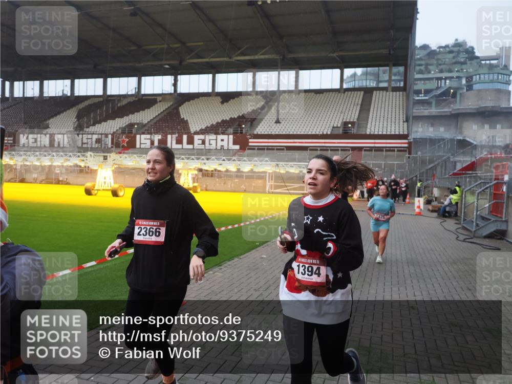 07.12.2025 - St. Pauli X-Mass-Run No. 15 Fabian Wolf http://msf.ph/oto/9375249 07.12.2025 10:03:48 Ziel 185, 213, 214, 399, 940, 1023, 1263, 1264, 1307, 1394, 1425, 1506, 2002, 2366, 2380, 3334, 3337, 3734, 4151, 4660, 4667, 4679, 4680 meine-sportfotos.de