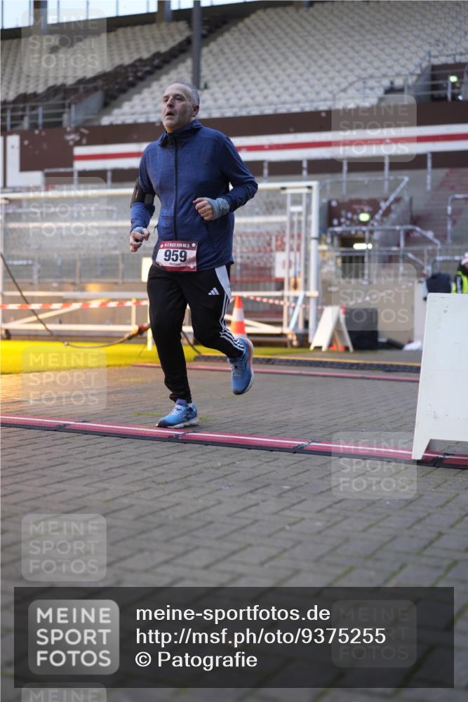 07.12.2025 - St. Pauli X-Mass-Run No. 15 Patografie http://msf.ph/oto/9375255 07.12.2025 10:01:38 Ziel 118, 393, 804, 959, 1724, 1859, 2167, 2681, 3187, 3580, 3582, 3629, 3878 meine-sportfotos.de